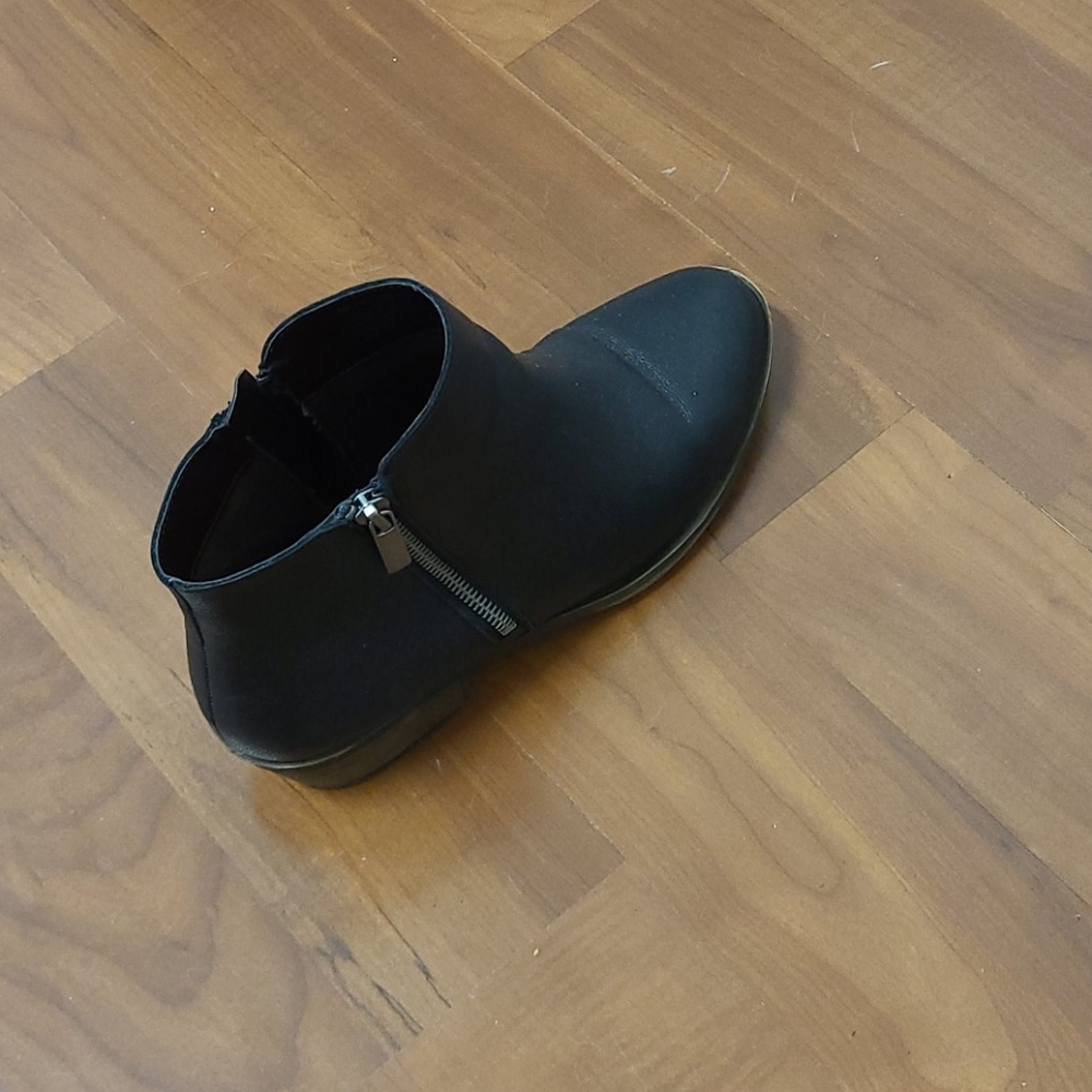 Kensie Size 9 Leather Booties